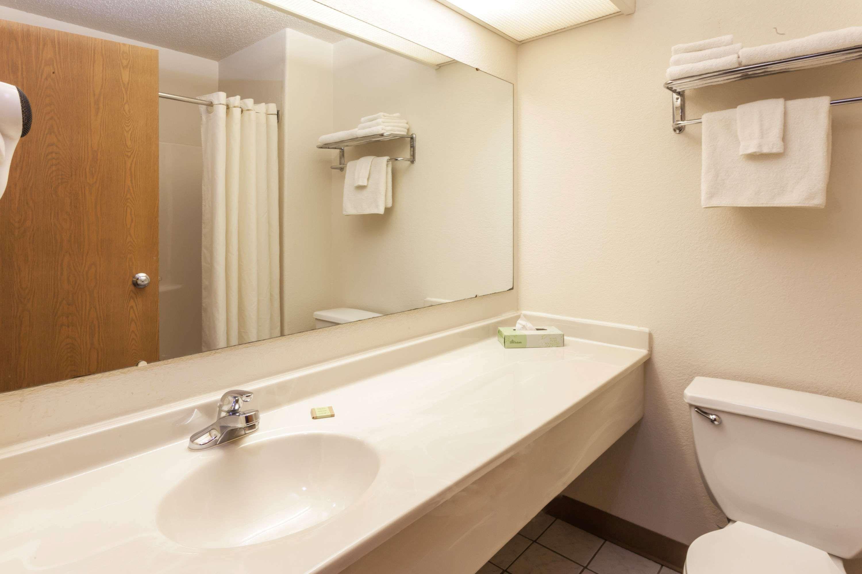 Oyo Hotel Portage I-94 Extérieur photo