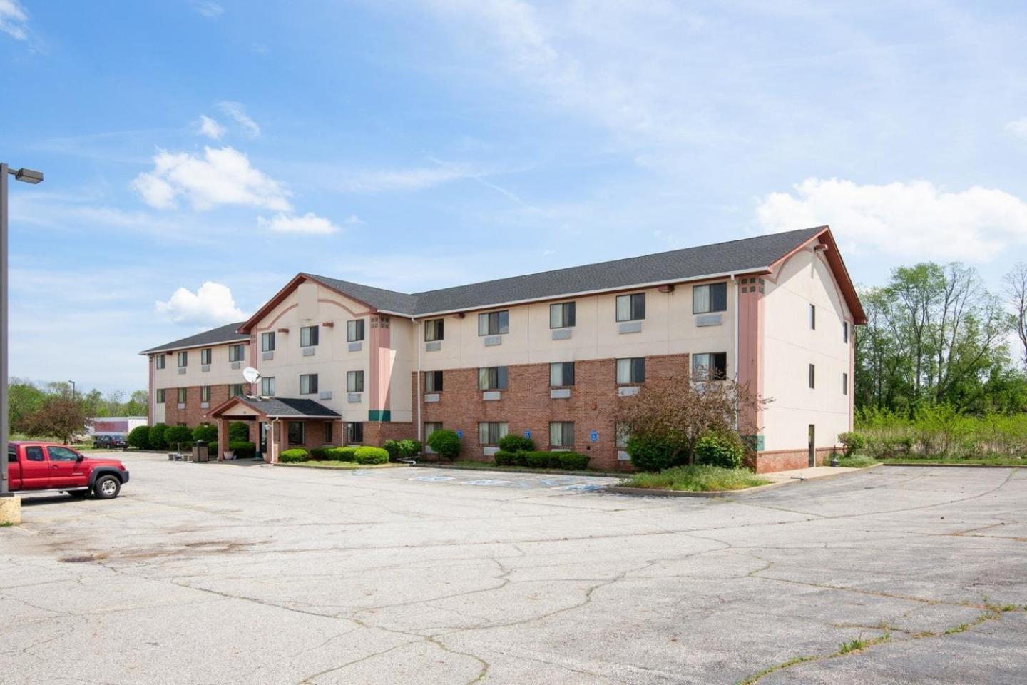 Oyo Hotel Portage I-94 Extérieur photo