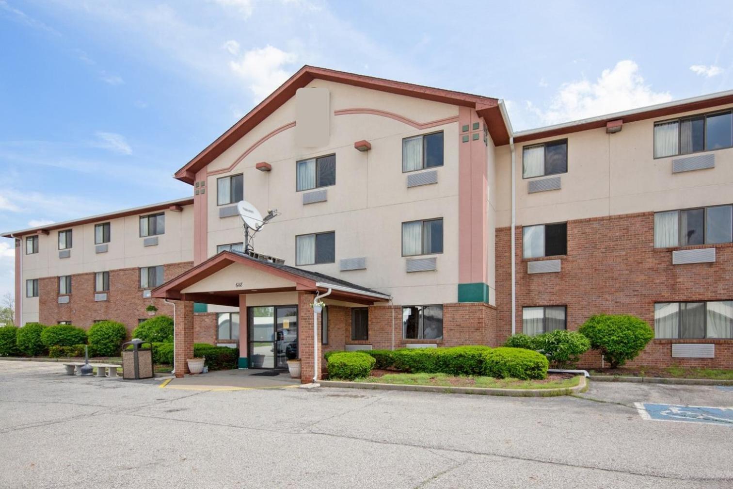 Oyo Hotel Portage I-94 Extérieur photo