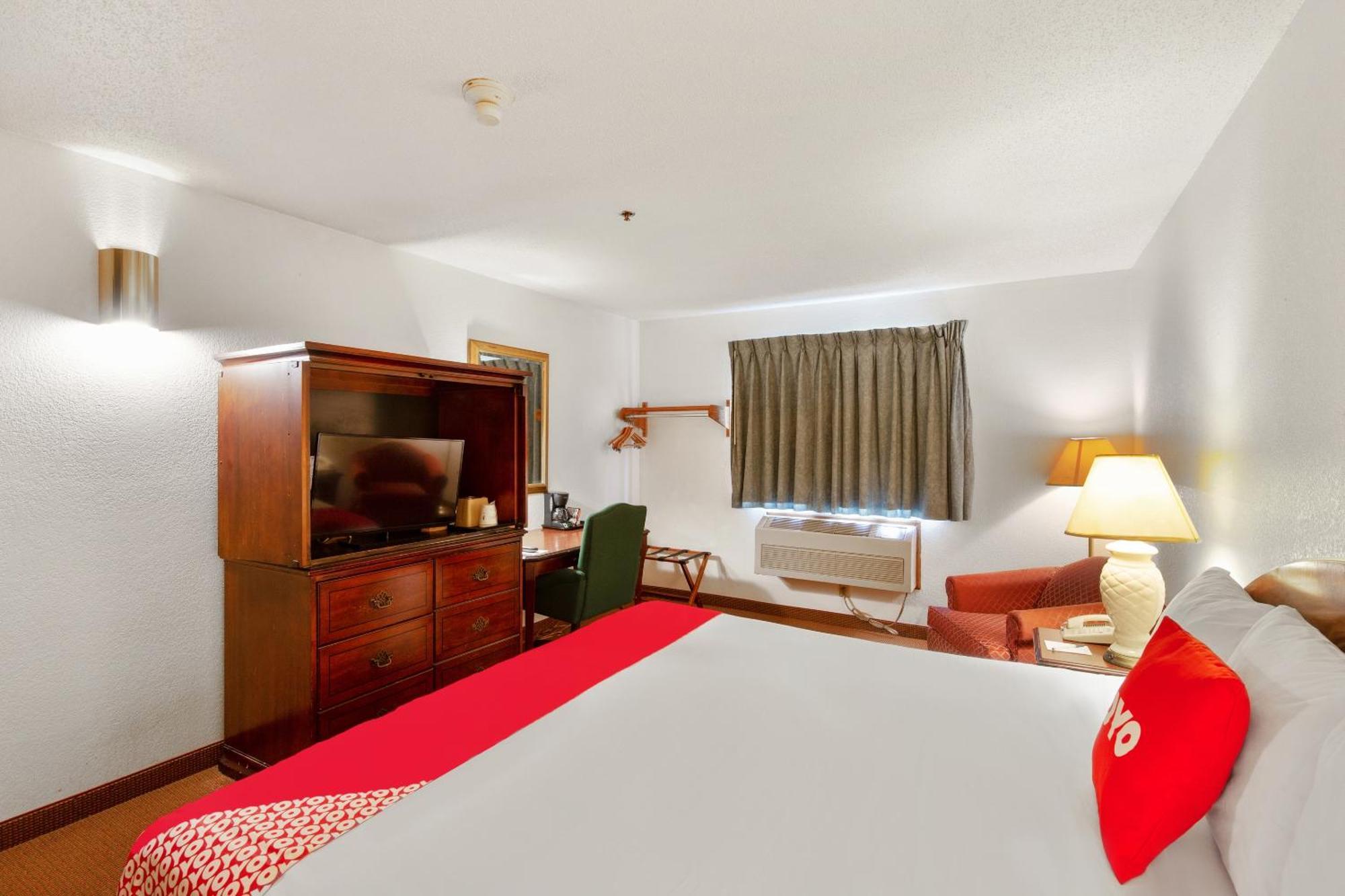 Oyo Hotel Portage I-94 Extérieur photo