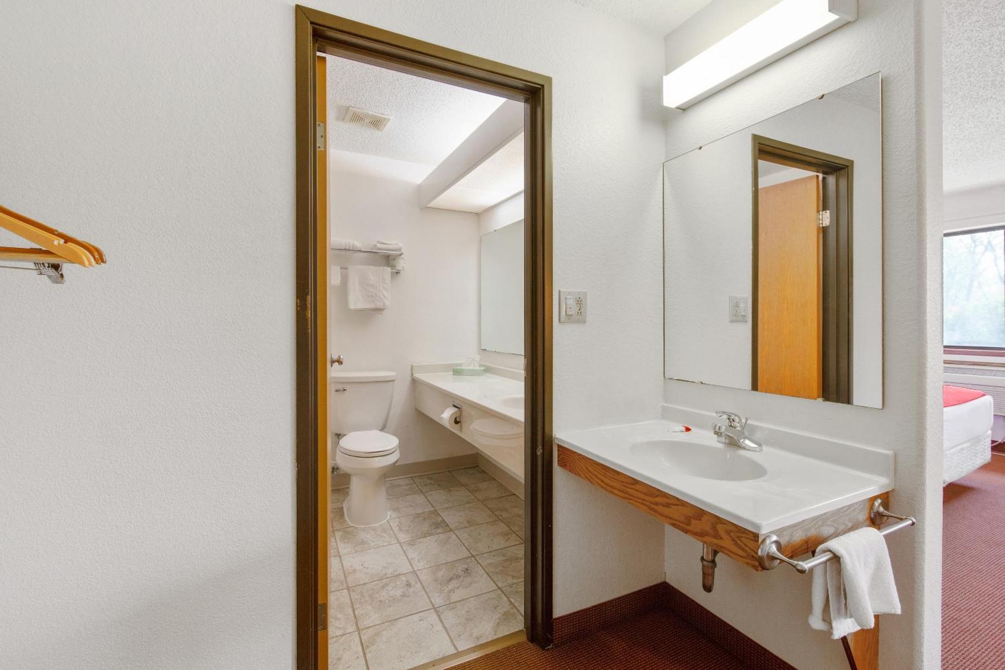 Oyo Hotel Portage I-94 Extérieur photo