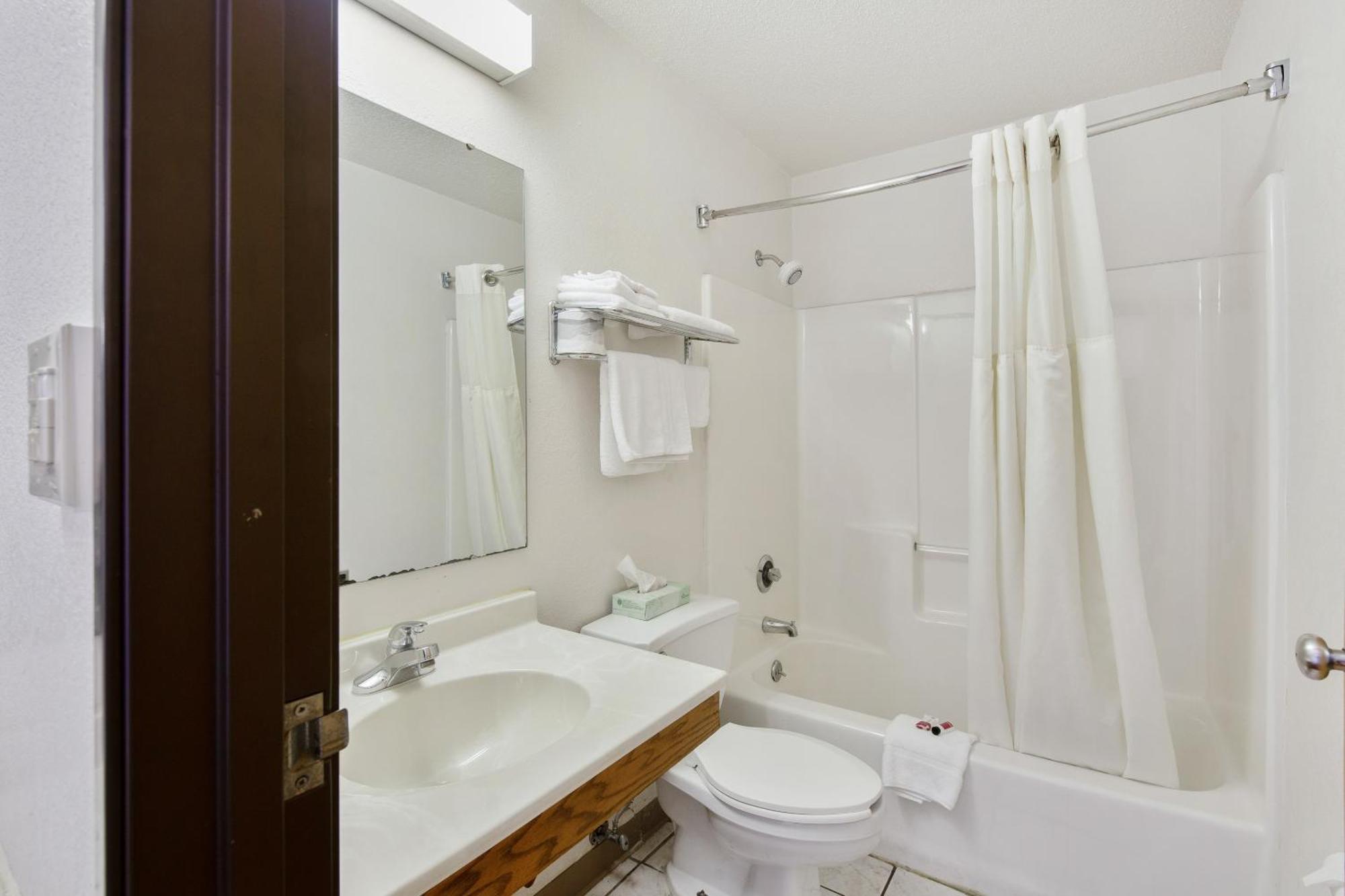 Oyo Hotel Portage I-94 Extérieur photo