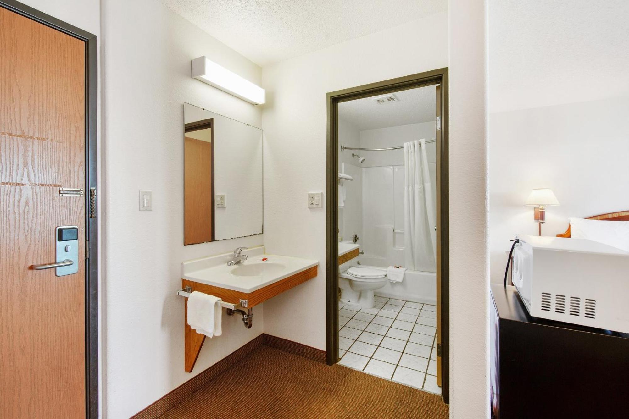 Oyo Hotel Portage I-94 Extérieur photo