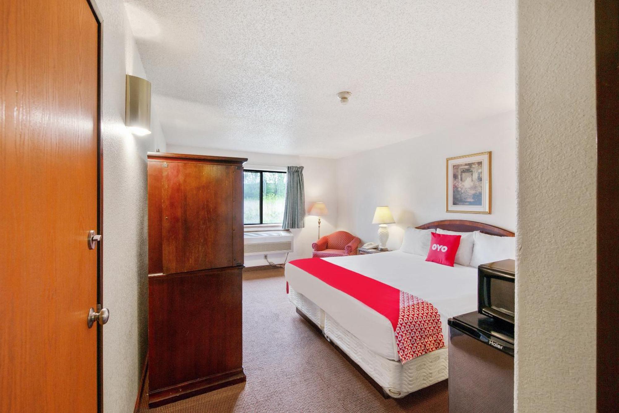 Oyo Hotel Portage I-94 Extérieur photo